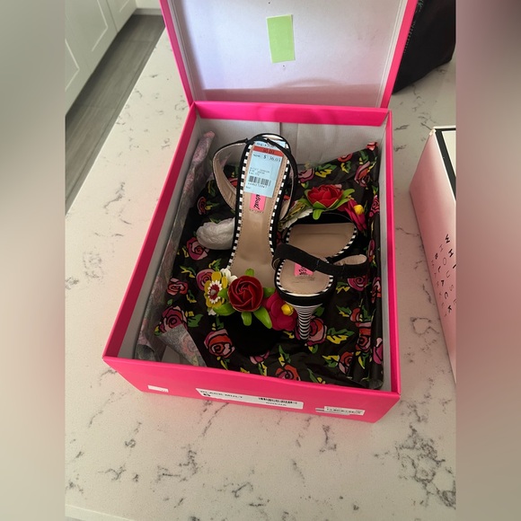 Betsey Johnson Shoes - NEW Betsey Johnson Womens Brena Open Toe Special Occasion Slingback Sandals 6